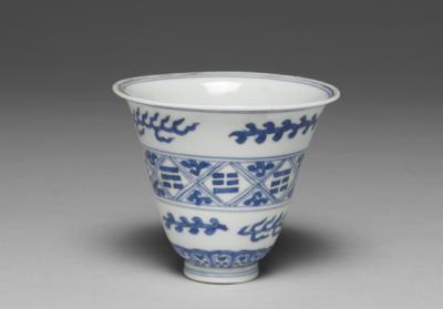 图片[2]-Cup with eight flames and trigrams decoration in underglaze blue, Qing dynasty, Kangxi reign (1662-1722)-China Archive